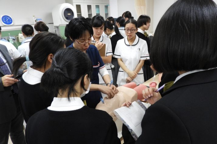京都光華高等学校 と本学 看護学科 の高大接続プログラムを実施しました 京都光華女子大学 京都光華女子大学短期大学部 京都光華高等学校 と本学 看護学科 の高大接続プログラムを実施しました 京都光華女子大学 京都光華女子大学短期大学部