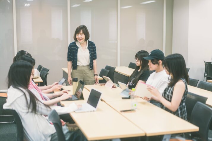 看護福祉リハビリテーション学部および健康科学部の学生を対象とした多職種連携講義を実施しました