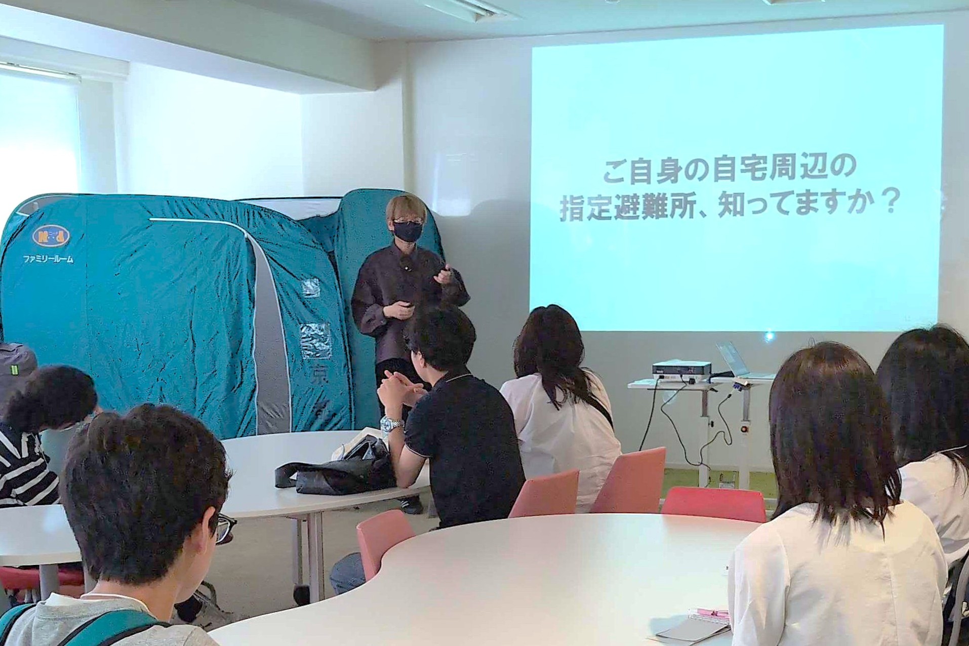 地域・企業との共創を体験する様子
