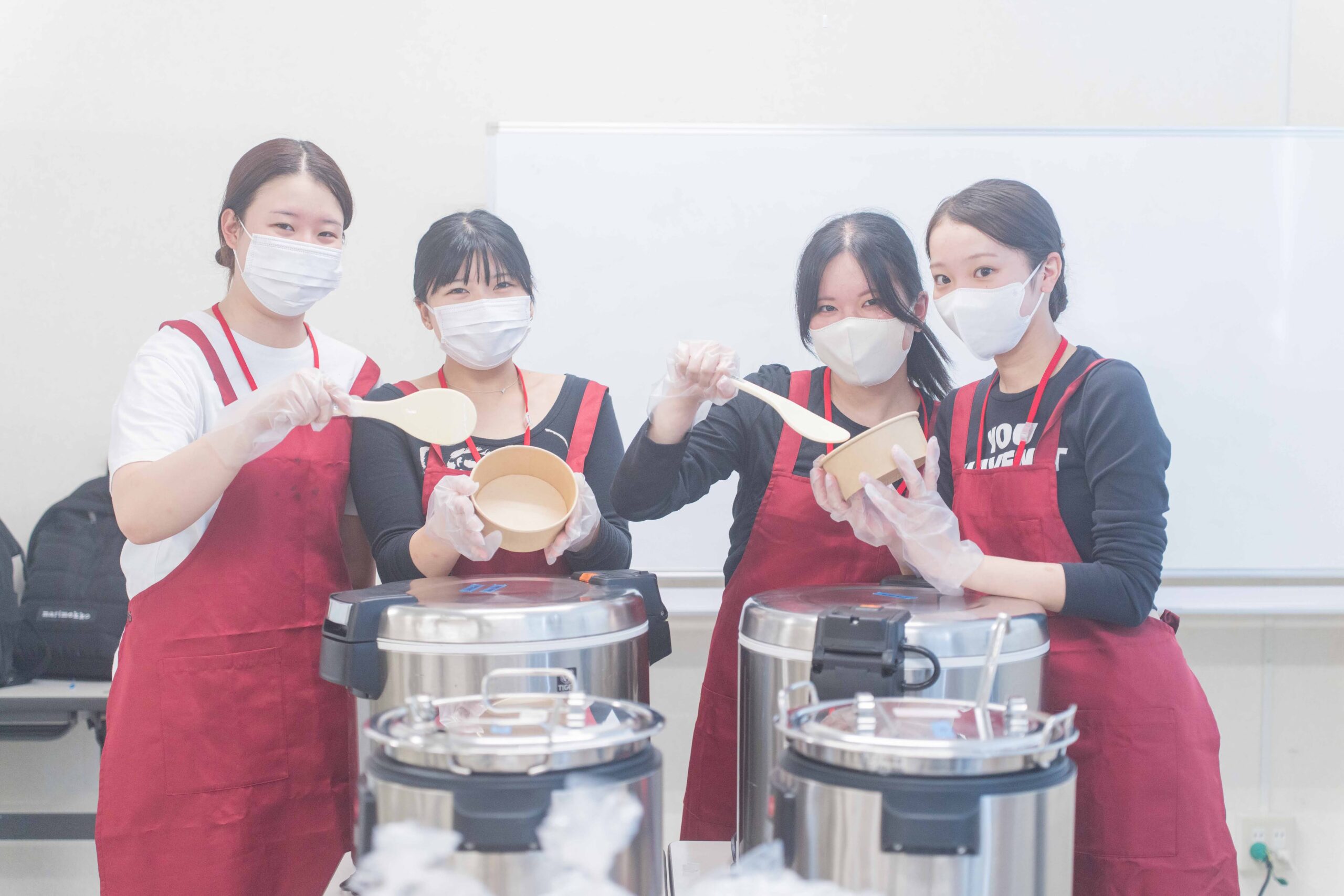イオンモール京都五条で働く皆さまに、野菜たっぷりのキーマカレーをお届けしました