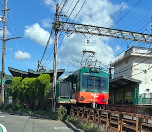 京都光華大学のラッピング電車