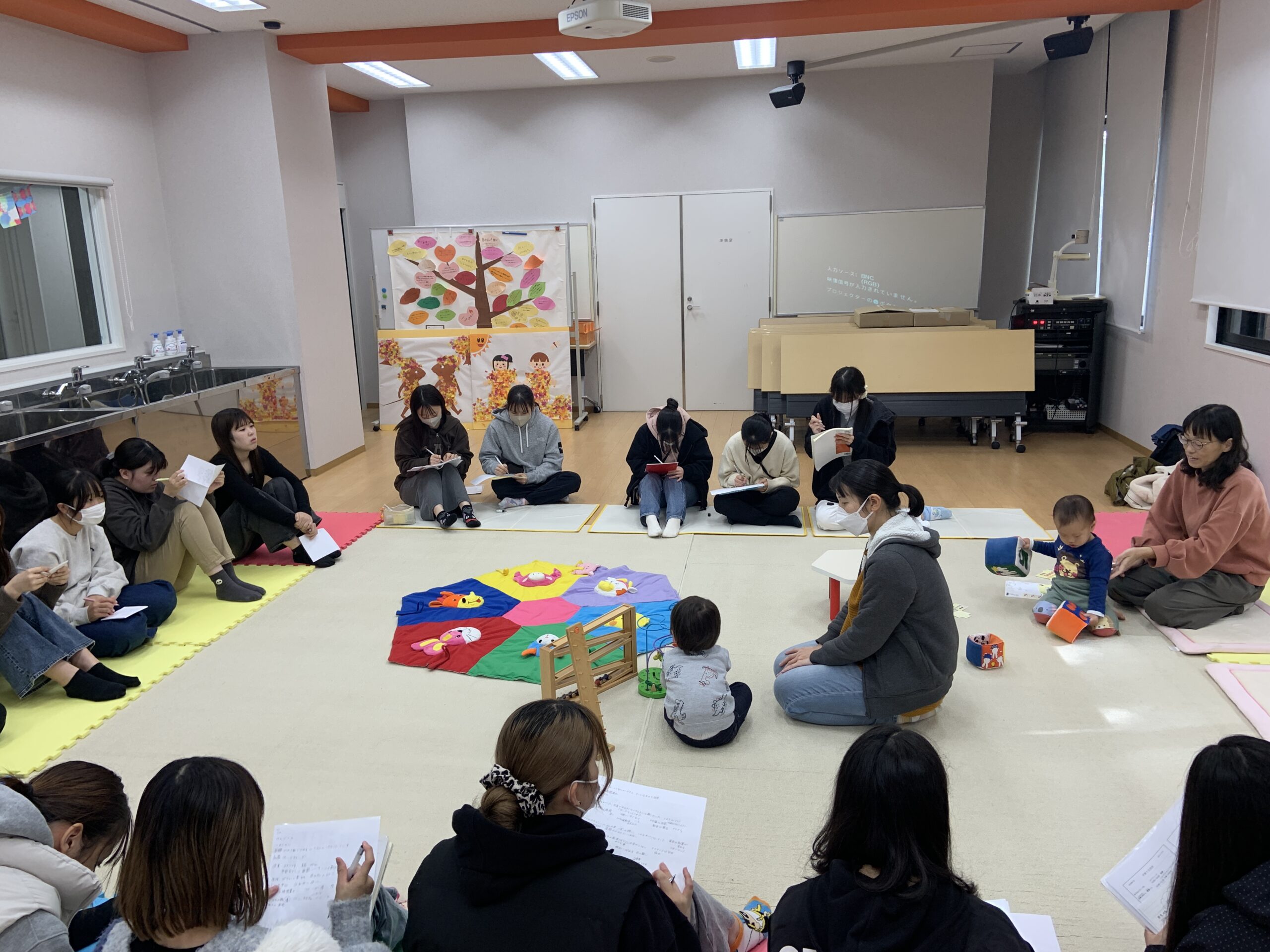 授業紹介「乳児保育Ⅱ」　〈子育て交流会を行いました〉