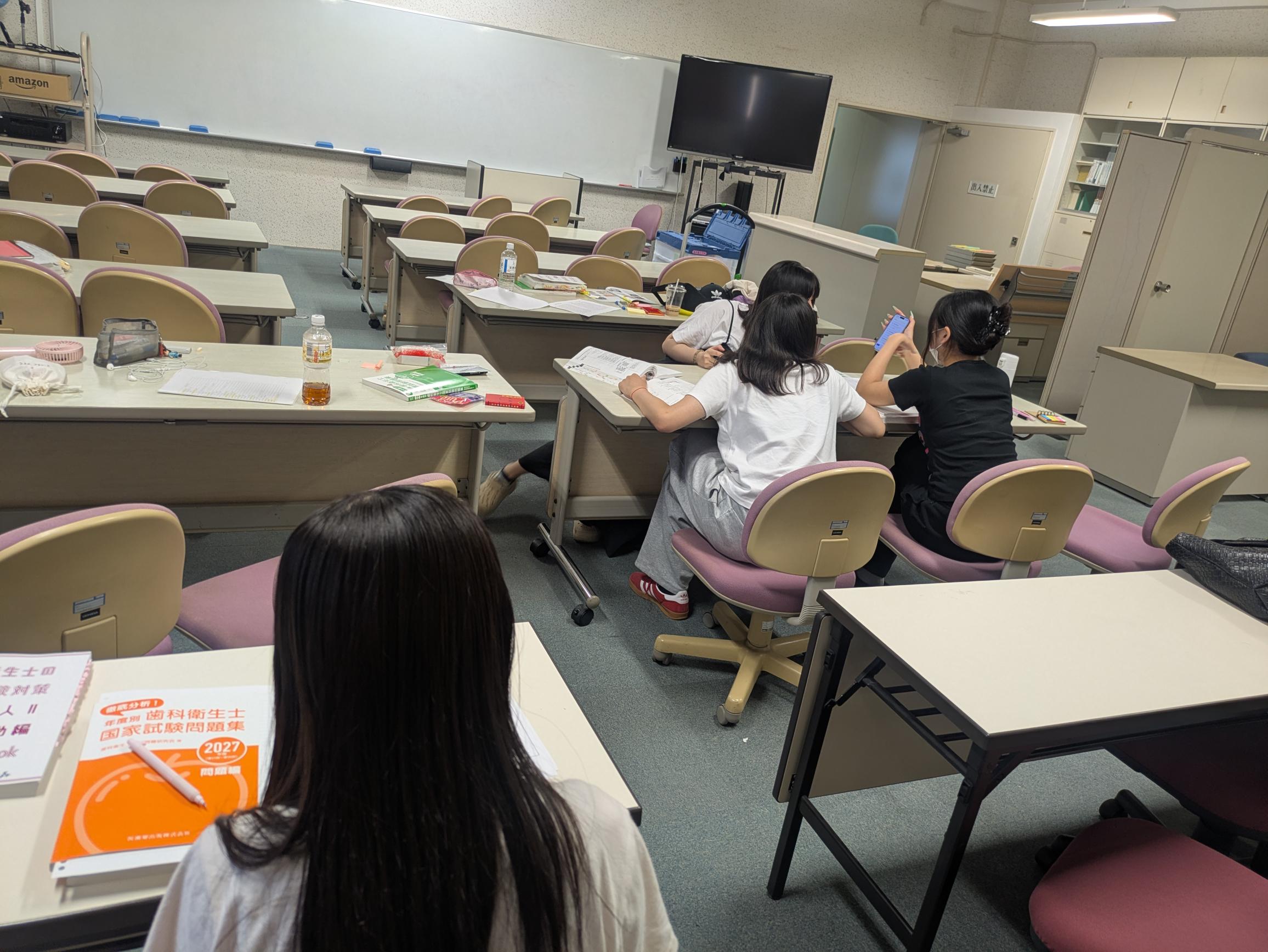 夏休みも国家試験対策を頑張っています！