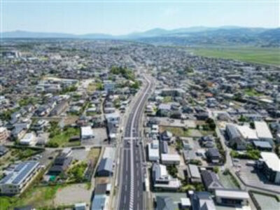 平成28年熊本地震の発災を受け拡張工事が行われていた熊本県道高森線。2026年3月に全面開通。九州自動車道上空付近から広崎～惣領区間を空撮した写真。