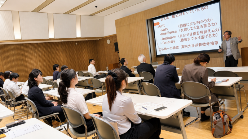 第45回在タイ大学等連絡会（JUNThai）で講演する京都光華大学の高見学長