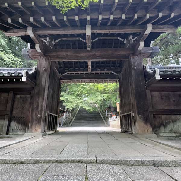法輪寺正面の写真。
