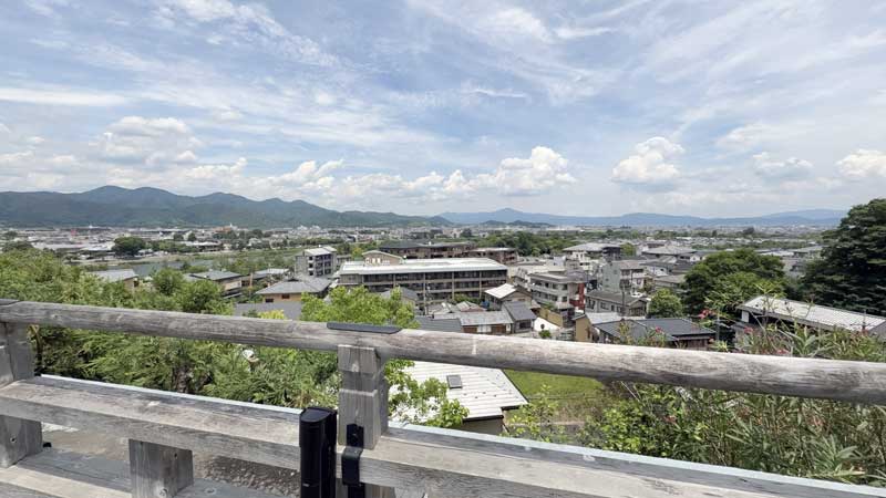 法輪寺から嵐山方面を望む写真。