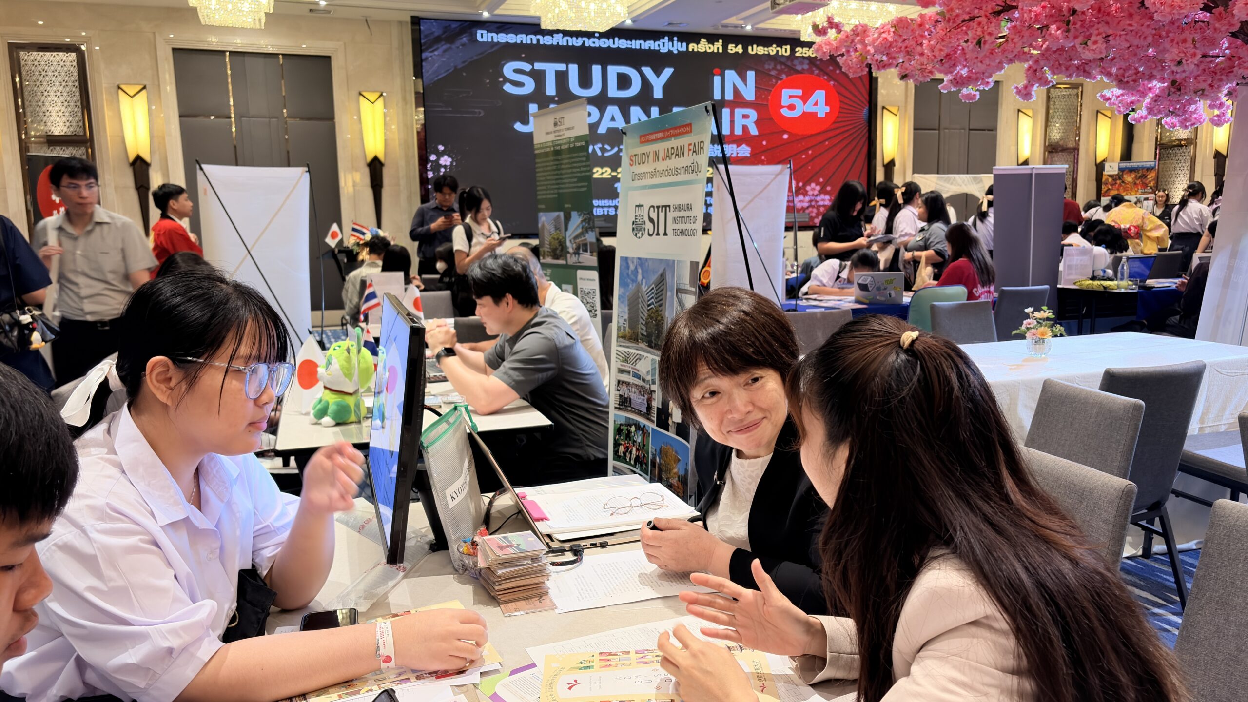 タイ・バンコクの日本留学フェアに参加！社会共創学科の学びと京都での学生生活を紹介しました