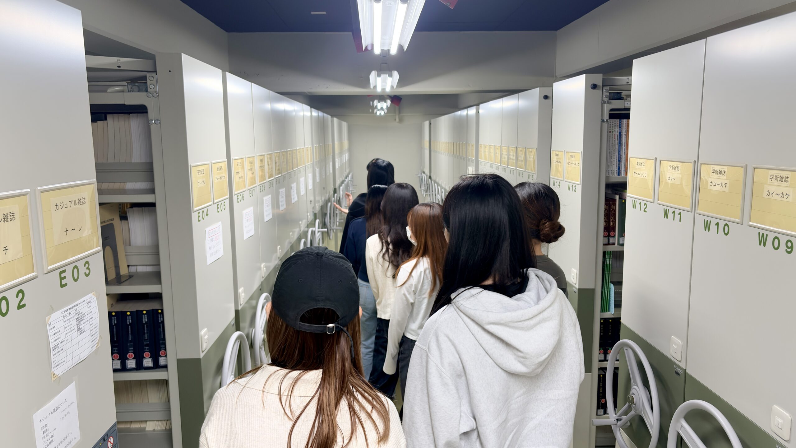 「Googleで検索」だけではない大学の調べ方　平松ゼミが図書館で論文検索を学びました